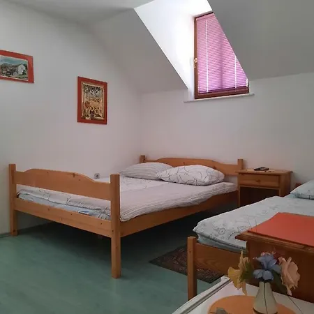 Cehovin Frühstückspension Postojna