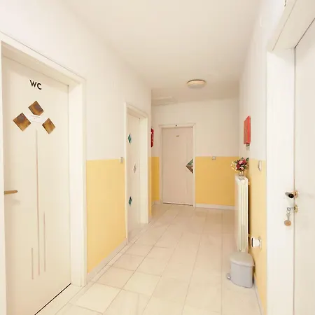 Cehovin Oda ve Kahvaltı 3*