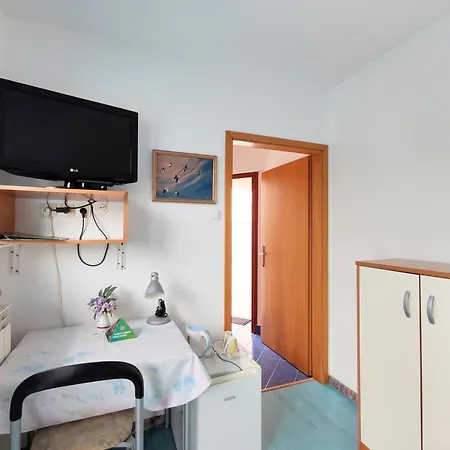 Oda ve Kahvaltı Cehovin 3*