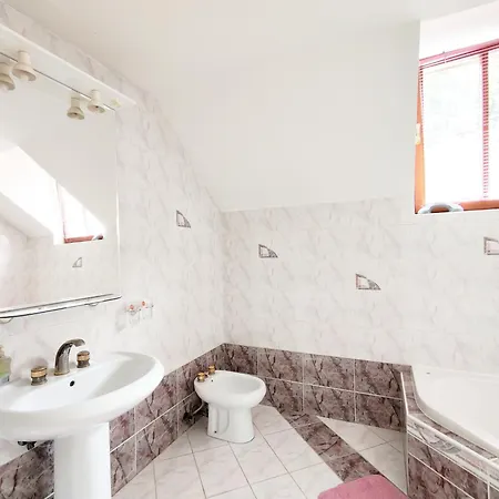 Cehovin Oda ve Kahvaltı Postojna