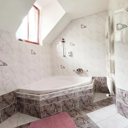 Cehovin 3* Postojna