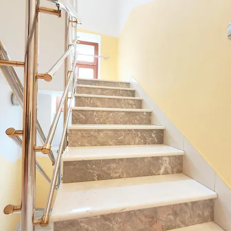 Cehovin Oda ve Kahvaltı 3*