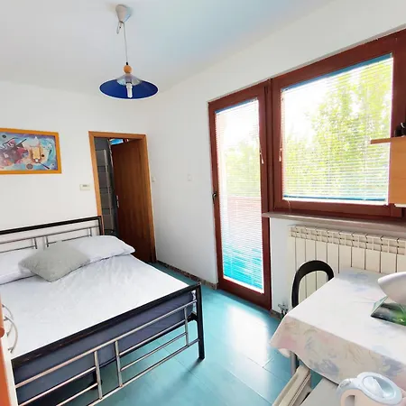 Oda ve Kahvaltı Cehovin 3*