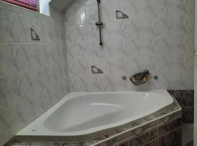 Bed & Breakfast Cehovin 3*